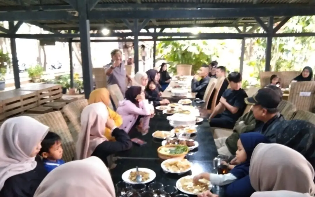 Pererat Silaturohmi Dengan Keluarga Perangkat Desa